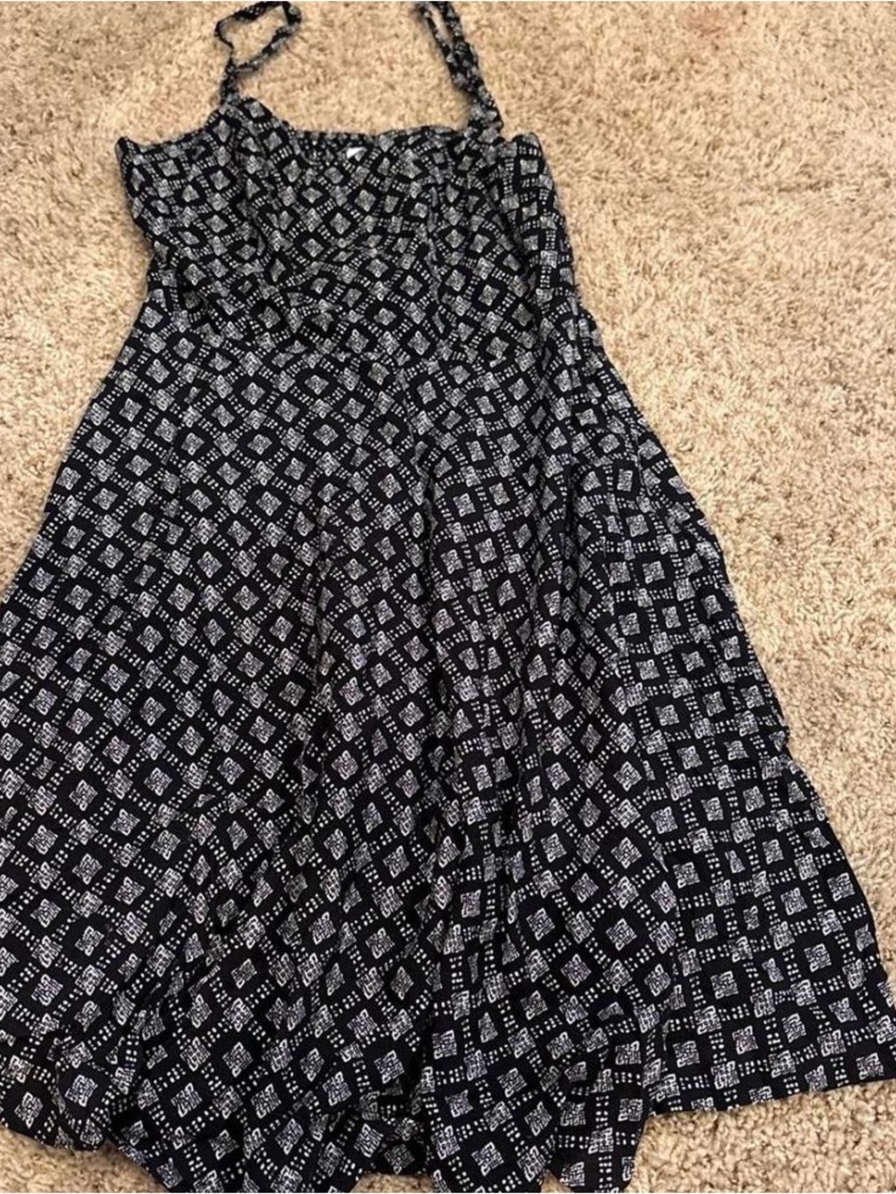 NWOT Old Navy Black Maxi Dress with White Geo Print